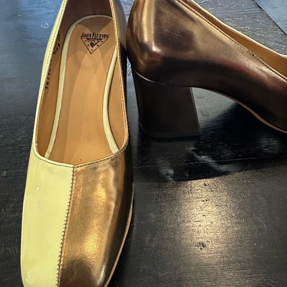 Fluevog Tasty Vogs Lucienne Discontinued Two-Tone Mod Pump - Picture 6 of 11